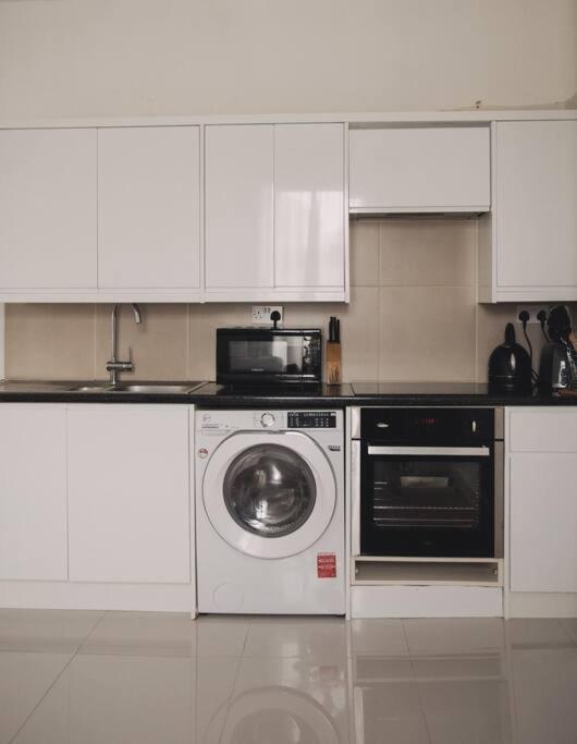 3 Bed Flat With Balcony Central ロンドン エクステリア 写真