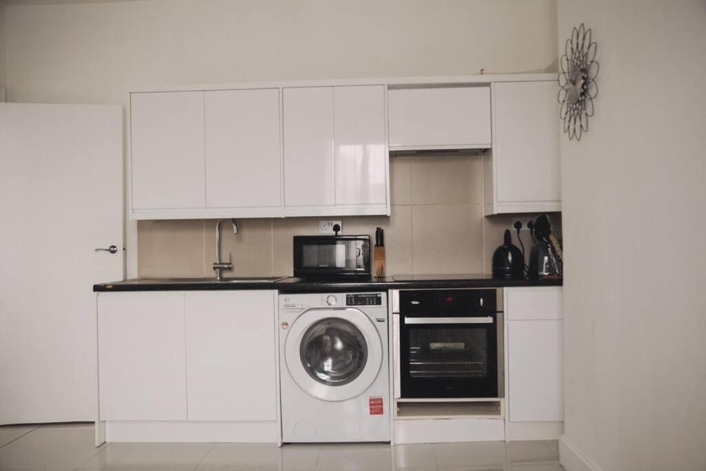 3 Bed Flat With Balcony Central ロンドン エクステリア 写真