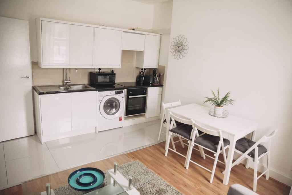 3 Bed Flat With Balcony Central ロンドン エクステリア 写真