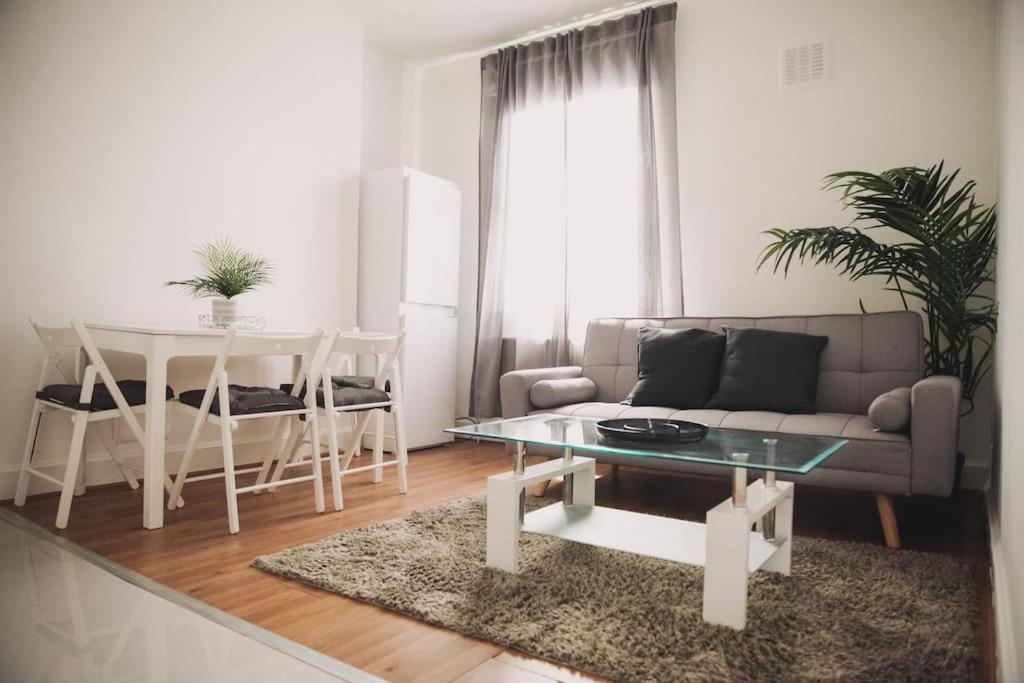3 Bed Flat With Balcony Central ロンドン エクステリア 写真